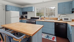 Bright and inviting kitchen, perfect for preparing meals and gathering with loved ones.