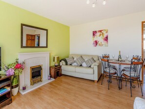 Living room/dining room | Bungalow Highfields, Port Eynon