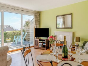 Living room/dining room | Bungalow Highfields, Port Eynon