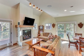 Living Room | Main Level | Gas Fireplace | Smart TV