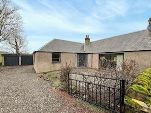 Exterior | Newbigging Farm Cottage, Auchterarder