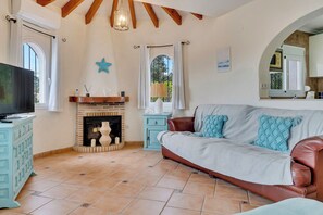 Living room (2)