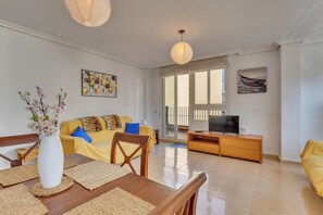 Living room (2)