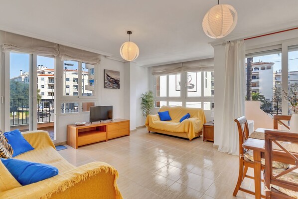 Living room (1)
