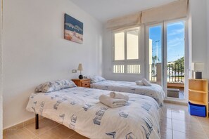 Twin bedroom