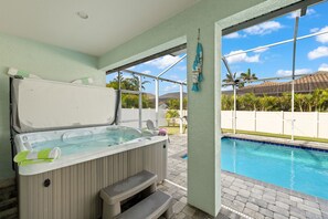 Jacuzzi & pool view