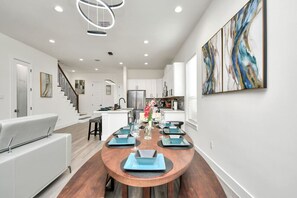 Breakfast or a cup of coffee or tea while everyone gathers in the living room.