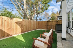 A trendy farmhouse "good morning" from the backyard!