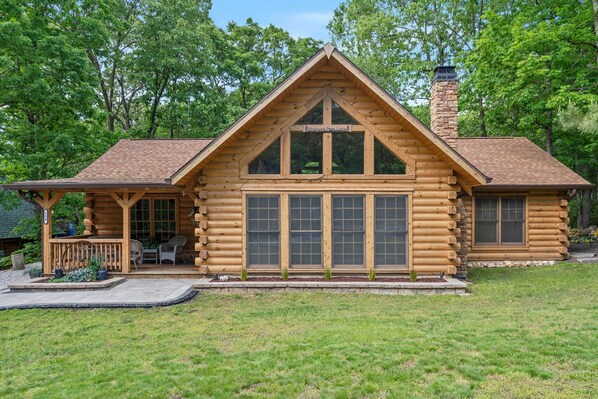 Welcome to your log cabin dream — where rustic charm meets modern comfort, and the forest feels like your front yard.
