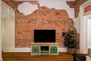 Smart TV with complimentary streaming services like Netflix