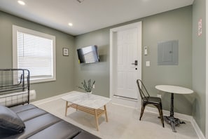 Living Room | Free WiFi | Smart TV | Twin Futon
