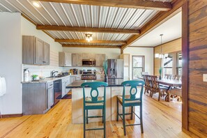 Kitchen | Cooking Basics | Pod Coffee Maker | Microwave | Free WiFi