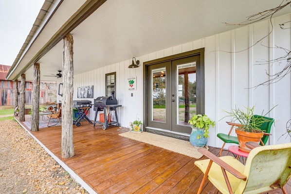 Fayetteville Vacation Rental | 1BR | 1BA | 800 Sq Ft | 2 Steps Required