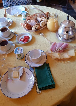 Breakfast meal