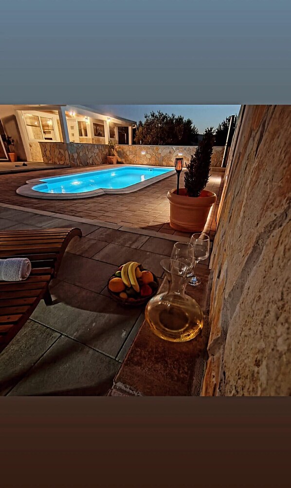 Swimming pool