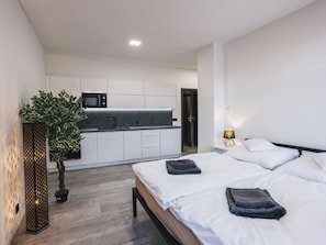Wohnung, Eigentumswohnung, Wohngebiet, Hotel, Schatten, Balkon, Schwimmbad, Ferienort