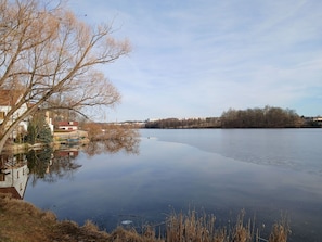 Wasservorräte, Wasser, Gewässer, Wasserweg, Ast, Bank, Natürliche Landschaft, Wasserlauf, Kanal, Reflexion