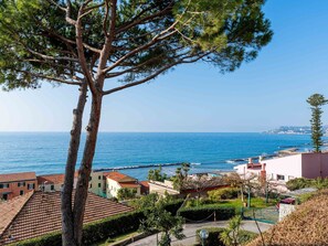 Apartment, Condominium, Residential Area, Hotel, Shade, Balcony, Swimming Pool, Resort Town