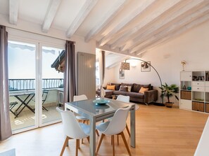 Apartment, Condominium, Residential Area, Hotel, Shade, Balcony, Swimming Pool, Resort Town