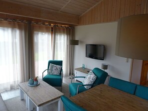 Apartment, Condominium, Residential Area, Hotel, Shade, Balcony, Swimming Pool, Resort Town