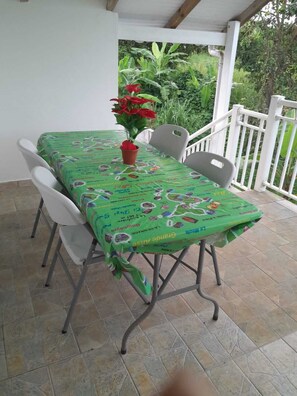 Outdoor dining