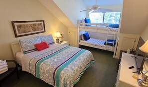 Queen and 2 Twins in 2nd Bedroom