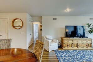 Living/Dining Area