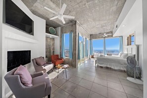 Primary Bedroom with amazing views - King - Sleeps 2