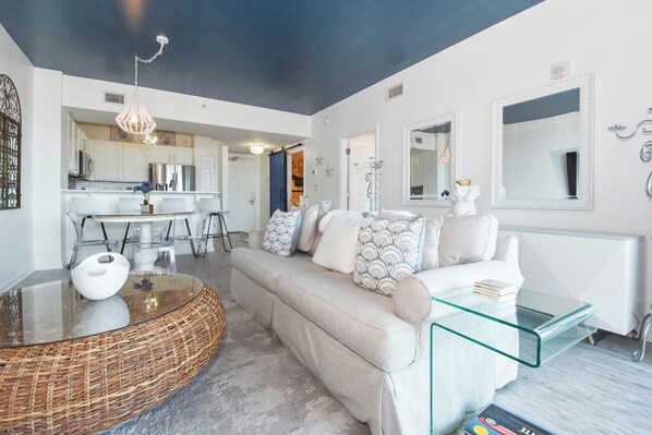 The Palms of Destin 21004 - Living Area