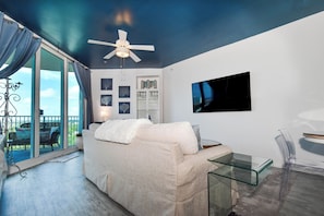 The Palms of Destin 21004 - Living Area