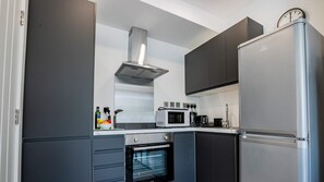 Croydon Road Dwelling, Caterham - Host & Stay