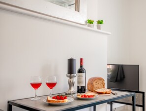 Croydon Road Dwelling, Caterham - Host & Stay