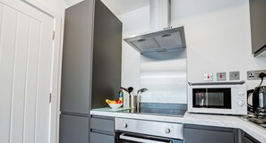 Croydon Road Dwelling, Caterham - Host & Stay