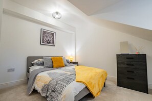 Sedlescombe Apartment, Rugby - Host & Stay