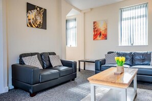 Park Cliffe House, Bradford - Host & Stay