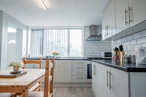 Park Cliffe House, Bradford - Host & Stay