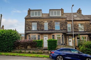 Park Cliffe House, Bradford - Host & Stay