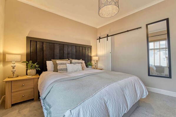Loughborough Road House, Loughborough - Host & Stay