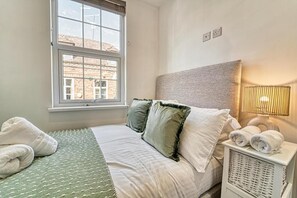 Taylor Bennett Apartment, Worcester - Host & Stay