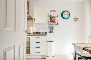 Mercia House, Kemspsey - Host & Stay