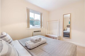 Westbrook Court Apartment, Worcester - Host & Stay