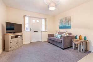 Westbrook Court Apartment, Worcester - Host & Stay
