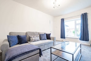 Chestnut Residence, Worcester - Host & Stay