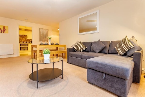 Hillbrook House Apartment, Great Malvern - Host & Stay