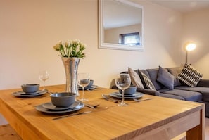 Hillbrook House Apartment, Great Malvern - Host & Stay