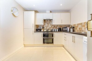 Hillbrook House Apartment, Great Malvern - Host & Stay