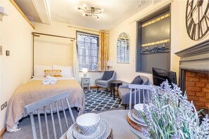 Merchant House Studio, Hereford - Host & Stay