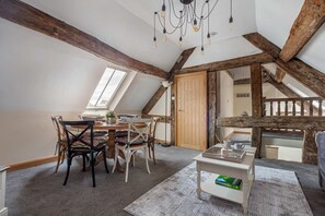 The Merchant House Penthouse, Hereford - Host & Stay 