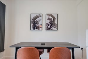 Carlisle Road House, Worcester - Host & Stay