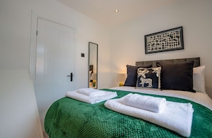 Carlisle Road House, Worcester - Host & Stay